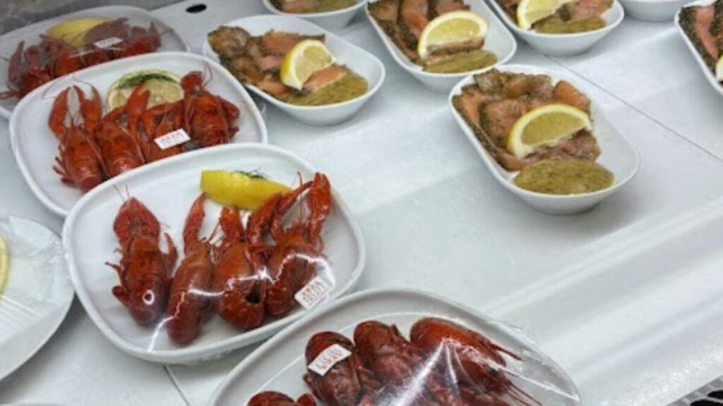 【2025年12月最新版】イケアのフードコート「冬限定メニュー」を徹底レビュー！チキンコンフィやトマトクリームからビーツスープまで